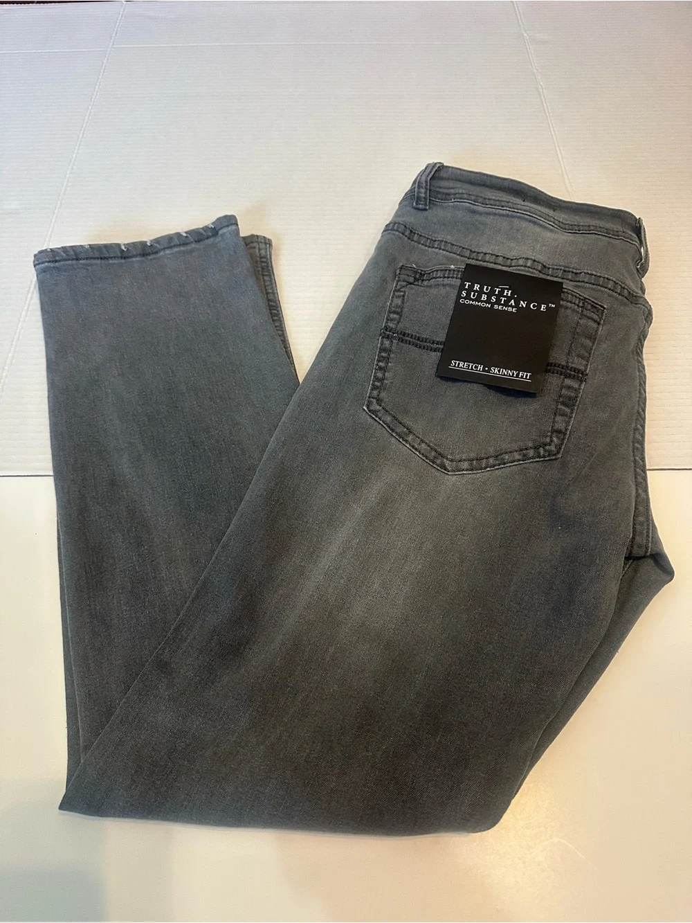 Truth Substance Men’s Gray Distressed Skinny Jeans 30x30 NWT Stretch